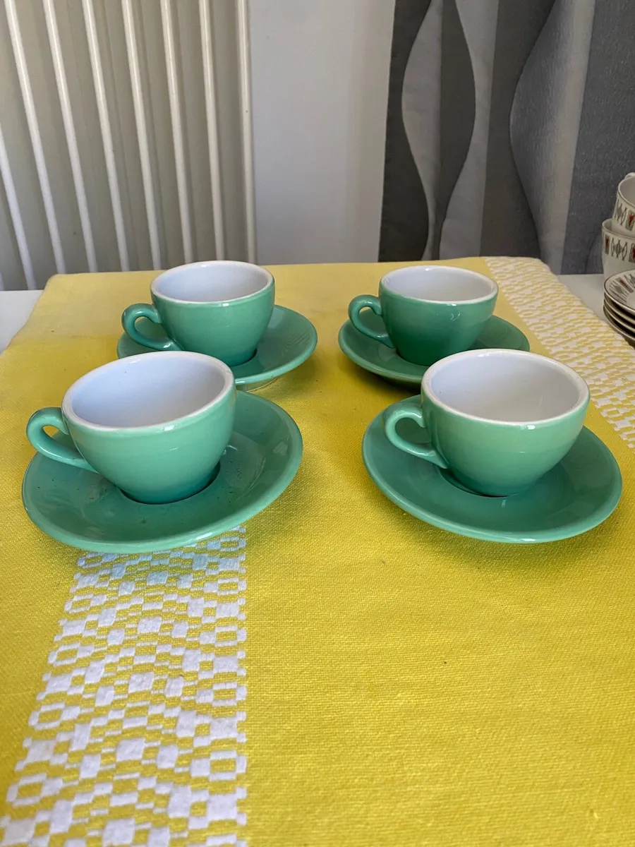 Cups and saucers - Image 3