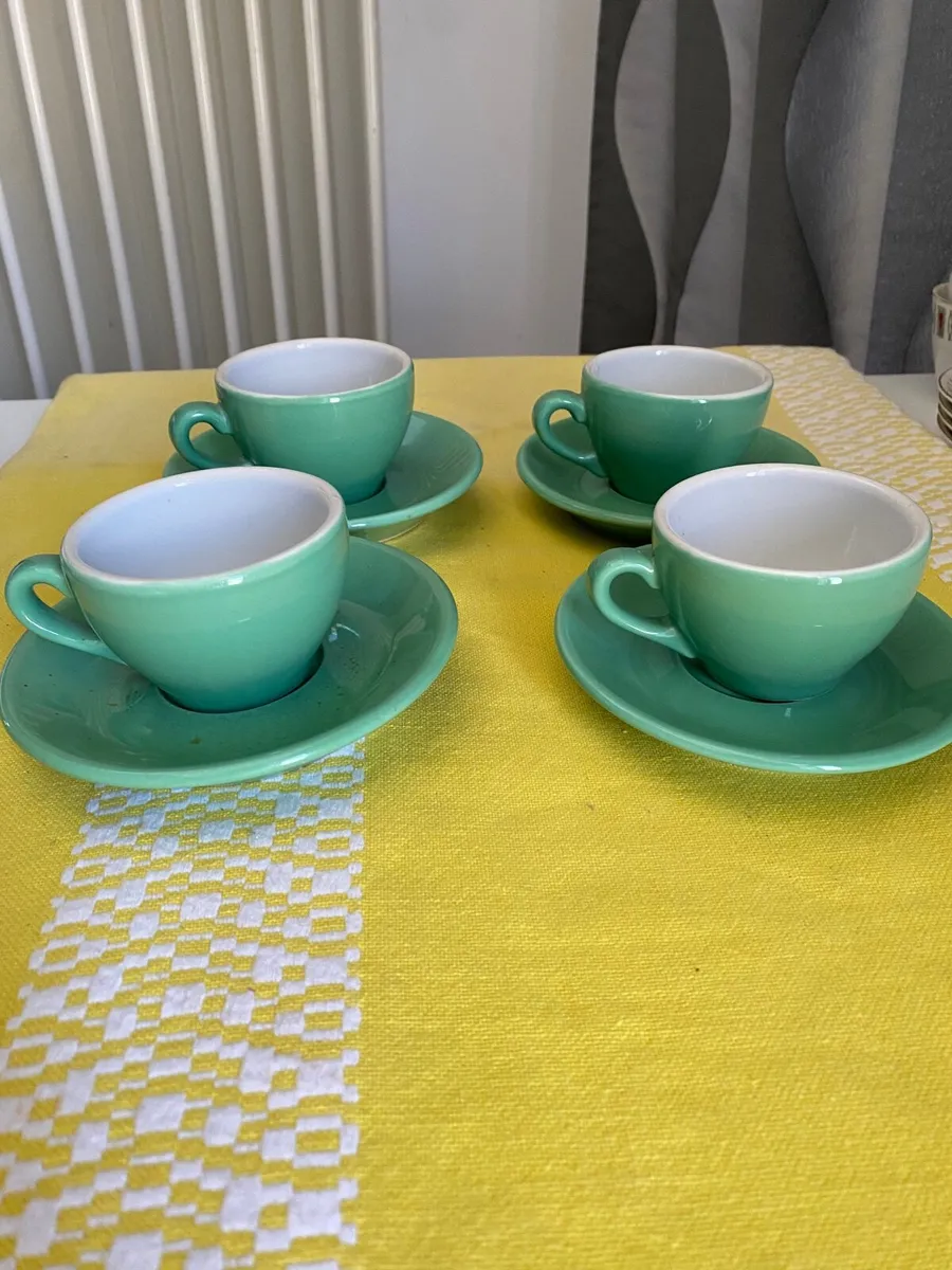 Cups and saucers - Image 4