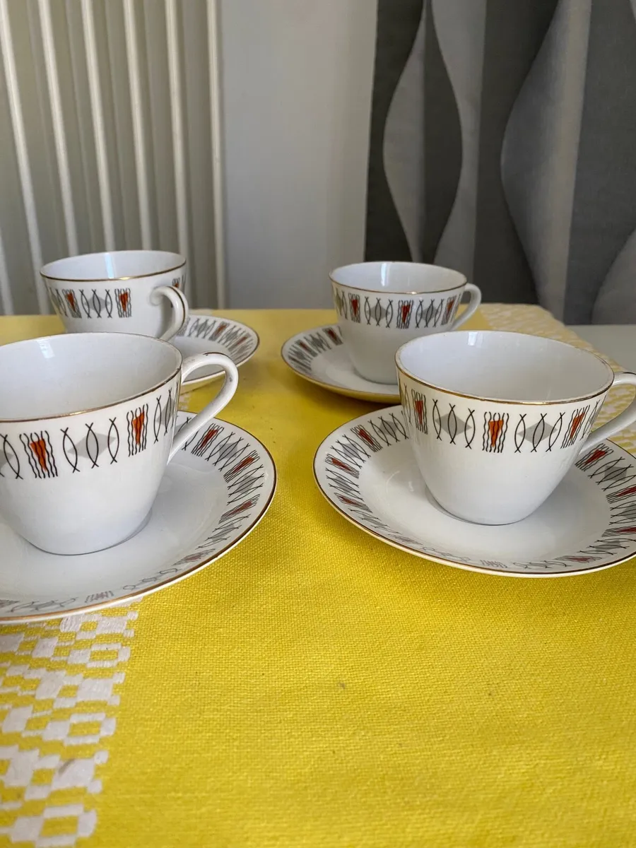 Cups & saucers - Image 1