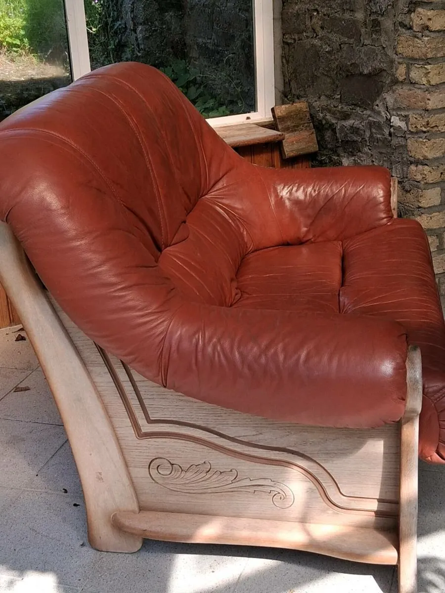 Two seater leather couch - Image 2