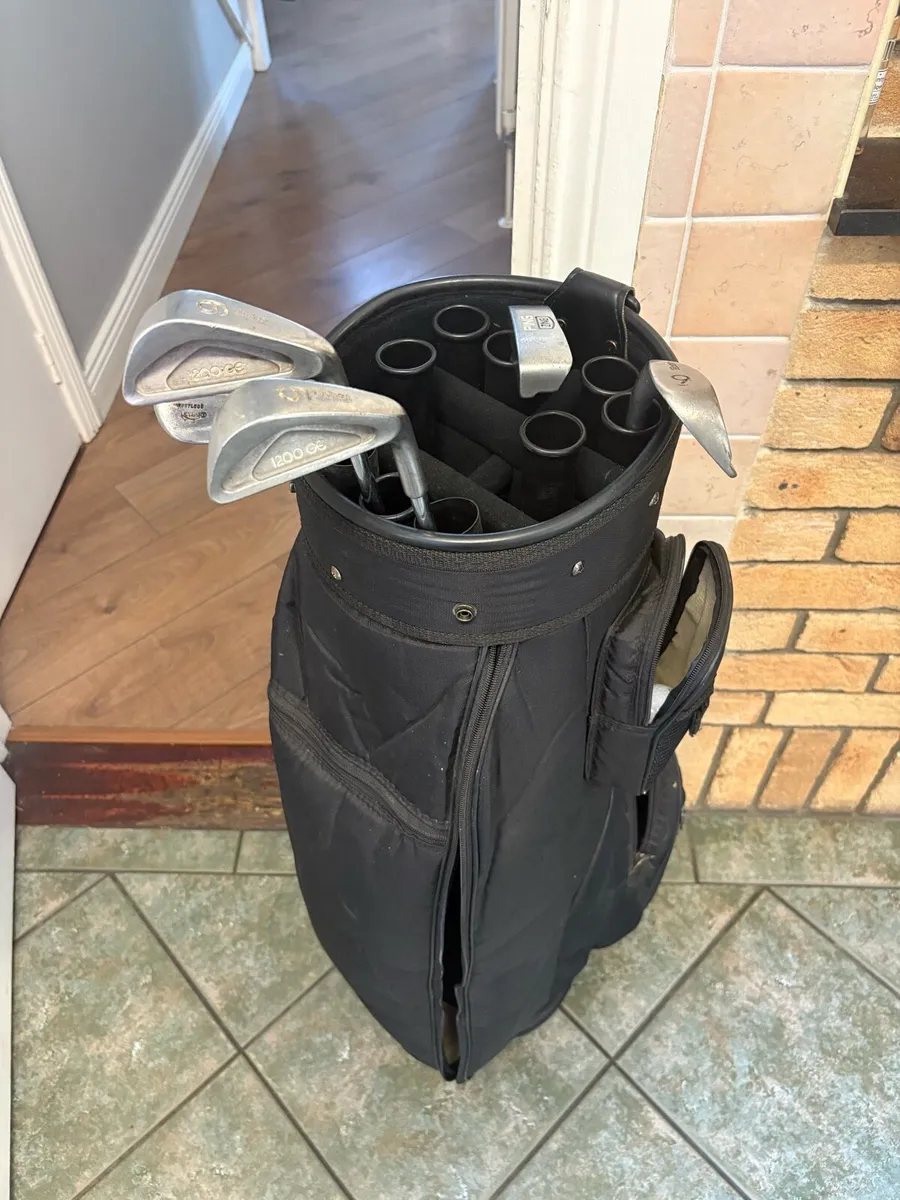 Golf bag and golf clubs - Image 1