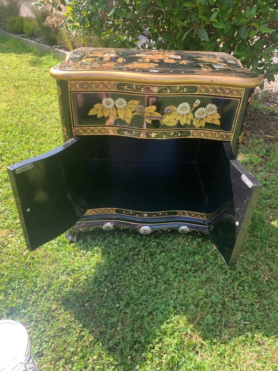 Lacquered Cabinet - Image 2