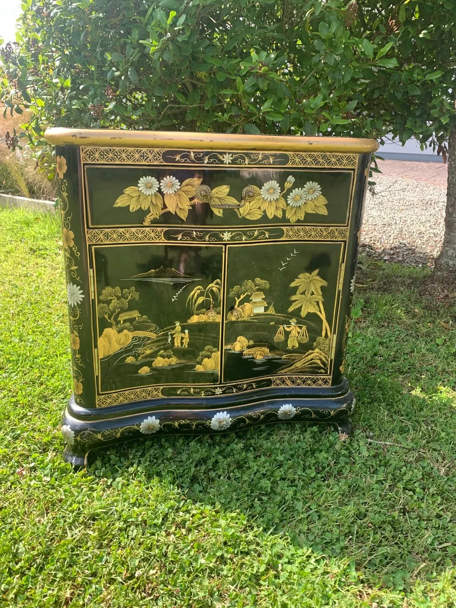 Lacquered Cabinet - Image 4