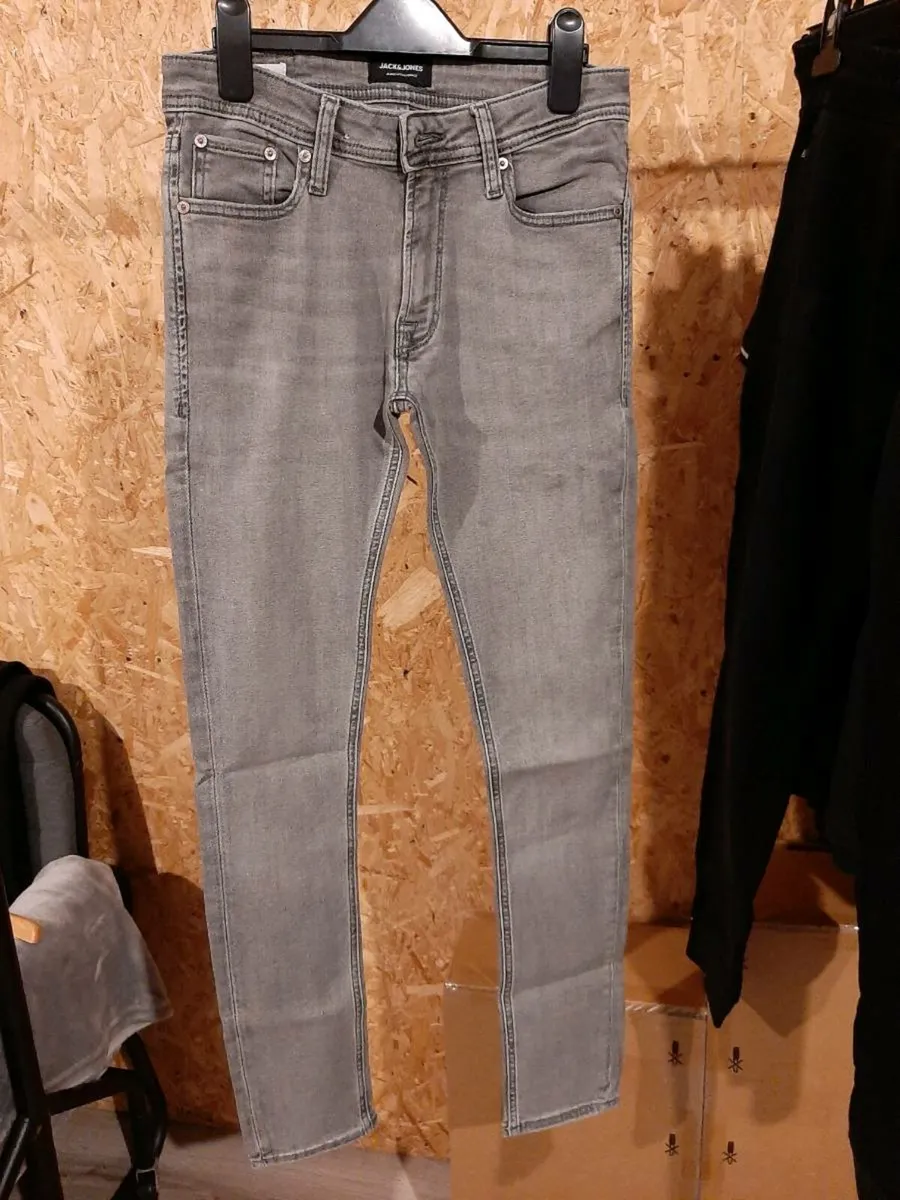 Young men's clothing - Image 3