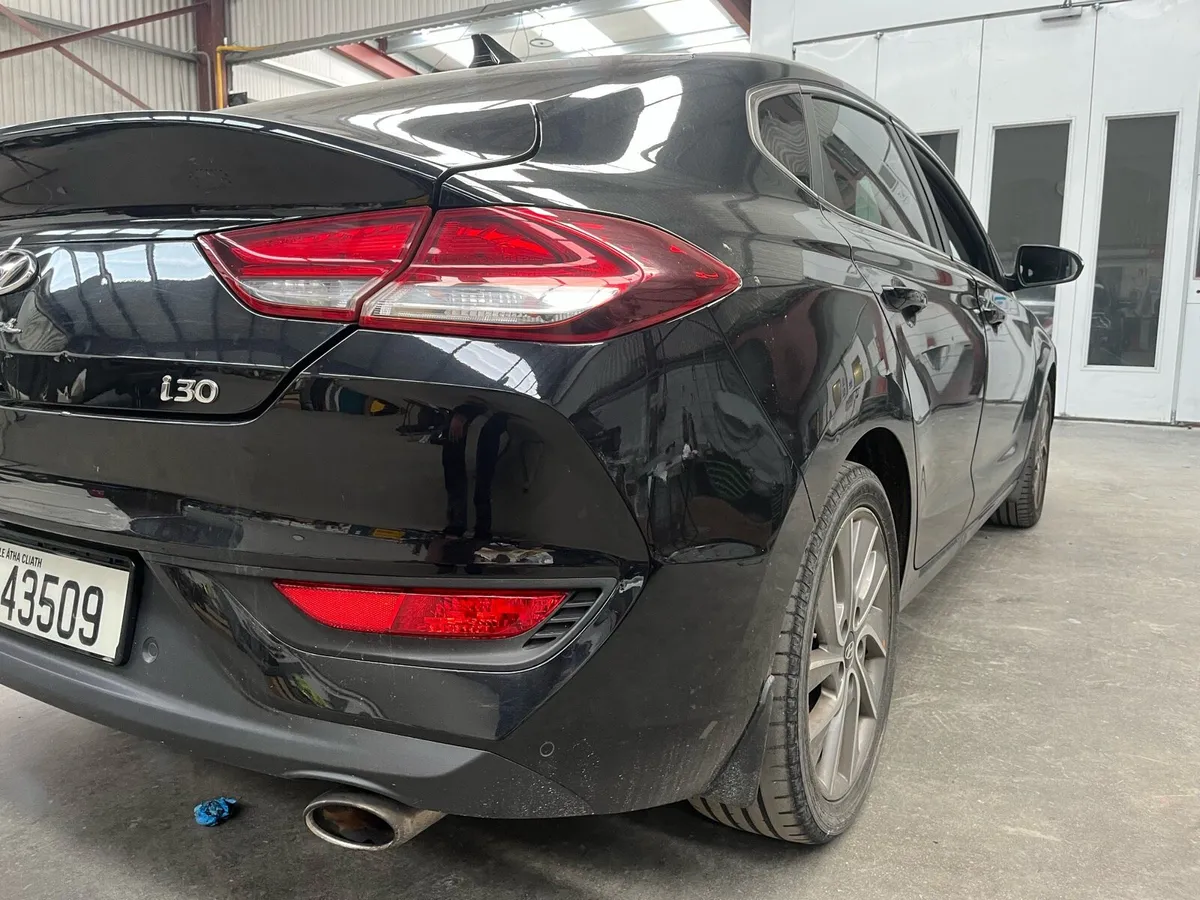2018 Hyundai i30 fast back 1.0 petrol - Image 4