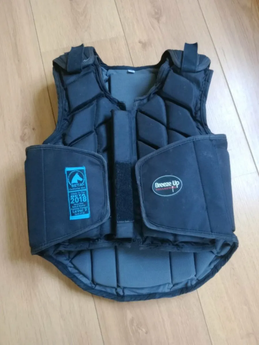 Child's back protector... Good condition... - Image 1
