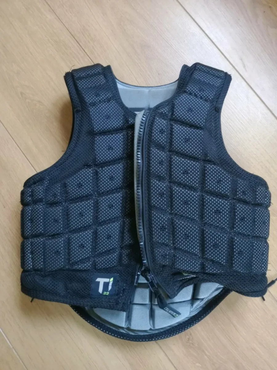 Child's back protector... Good condition... - Image 3