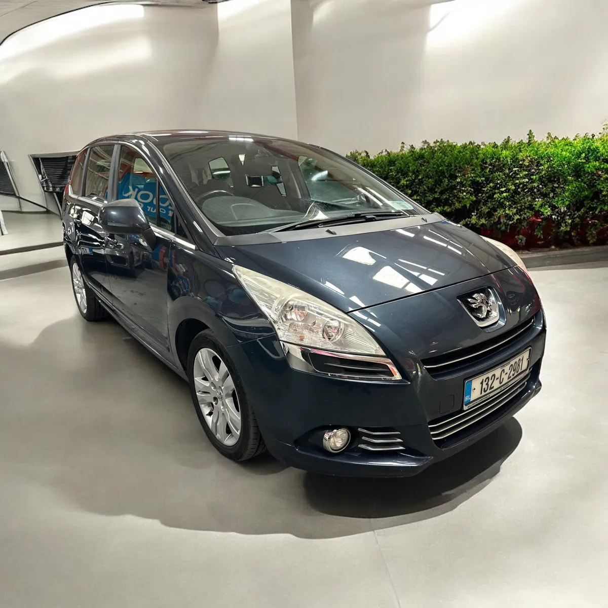 Peugeot 5008 1.6 HDI 115 bhp Active Family 7-seat - Image 3