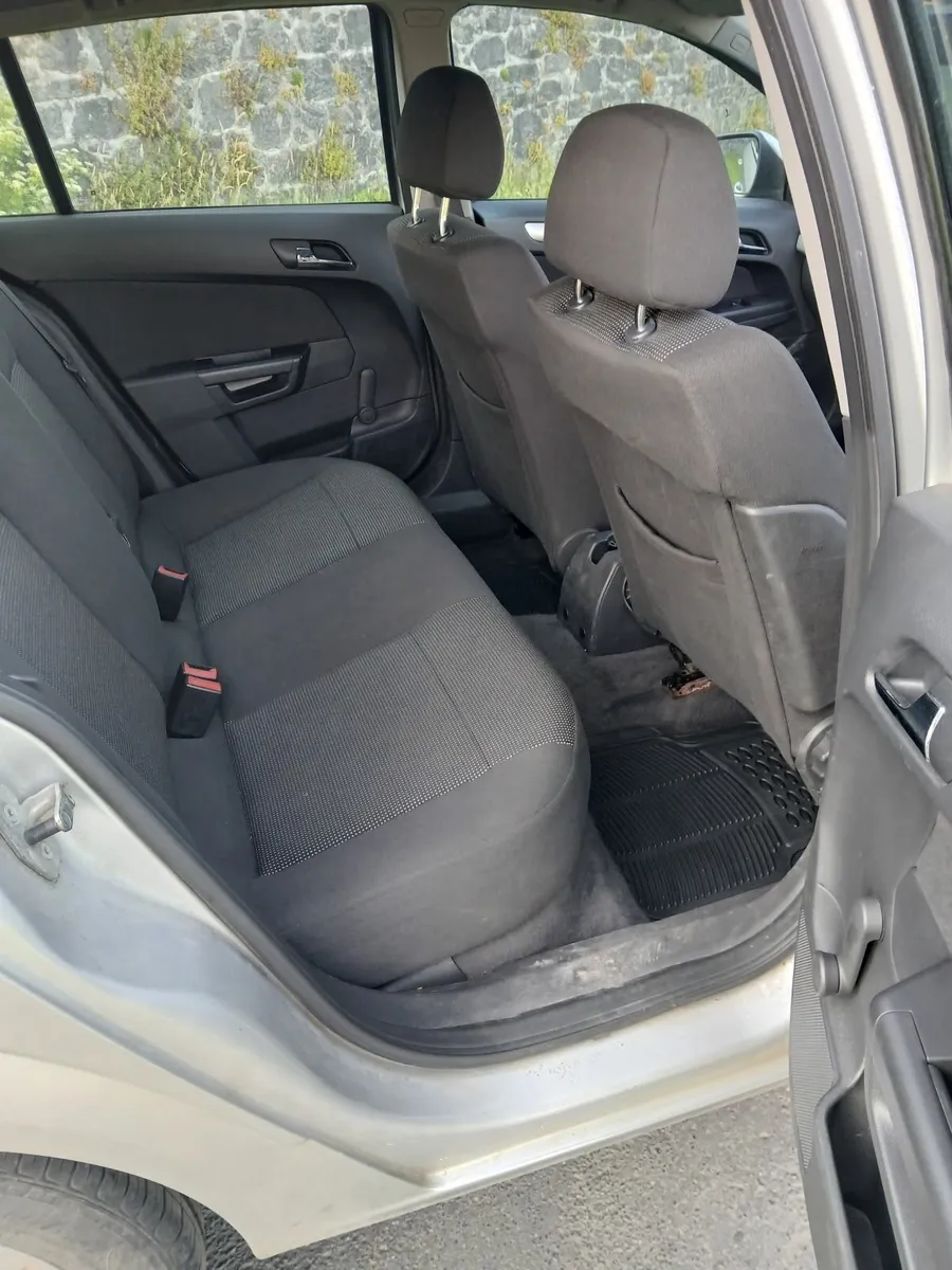 2010 Vauxhall astra - Image 2