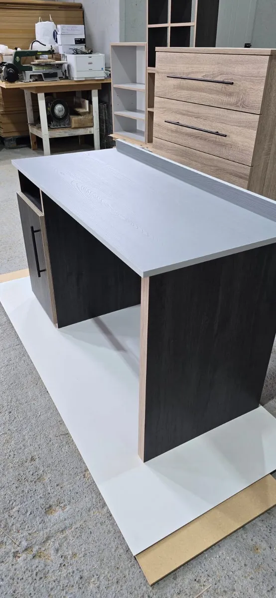 Office desk - Image 2