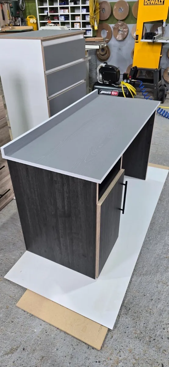 Office desk - Image 1