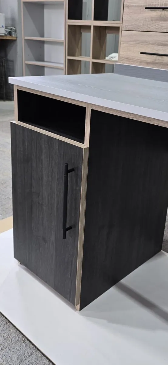 Office desk - Image 4