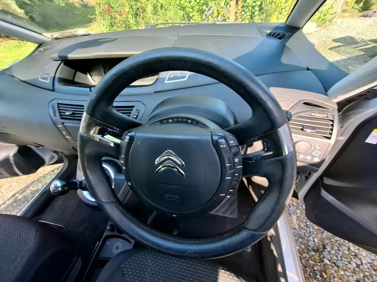 Car - Image 2