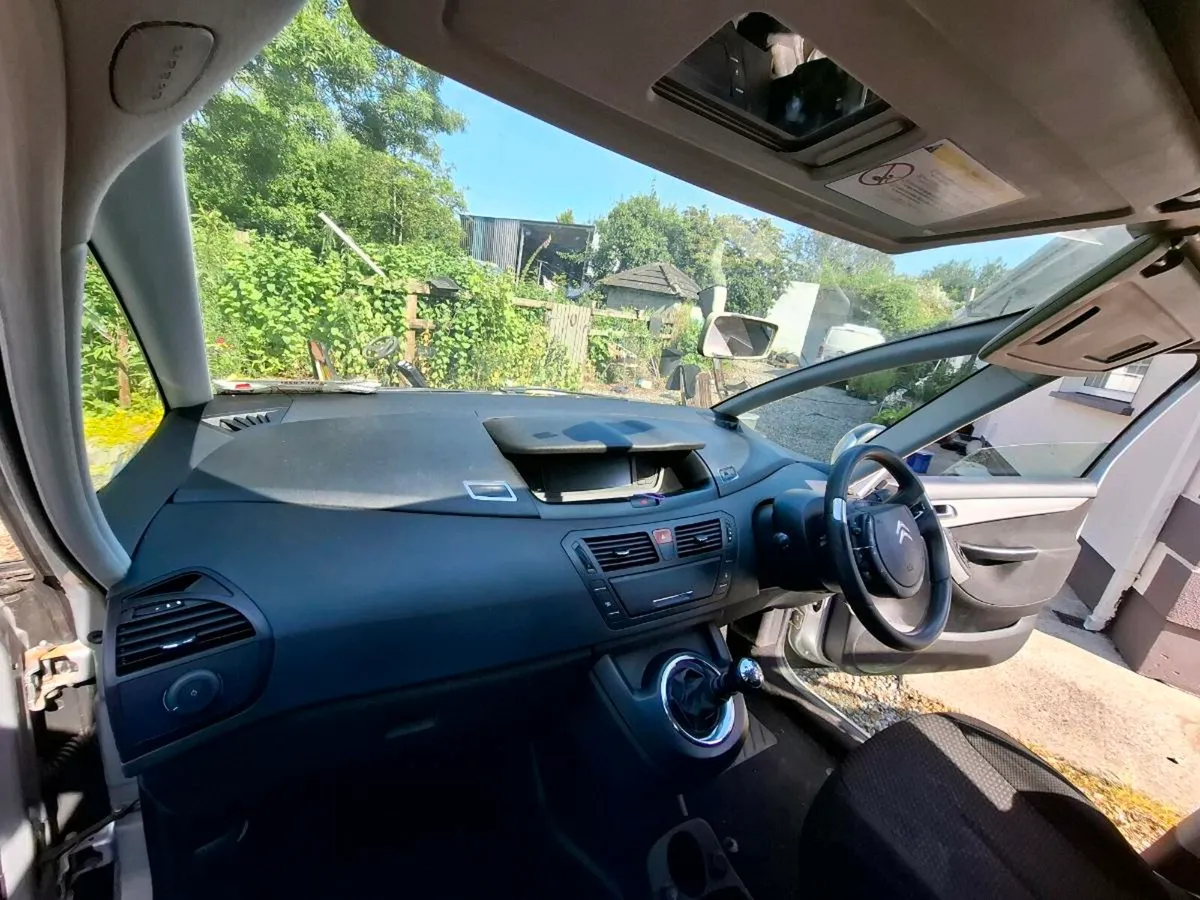 Car - Image 3
