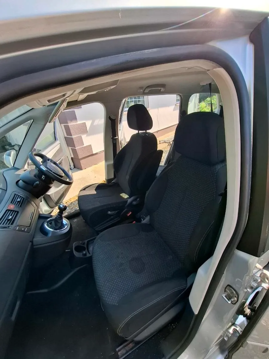Car - Image 4