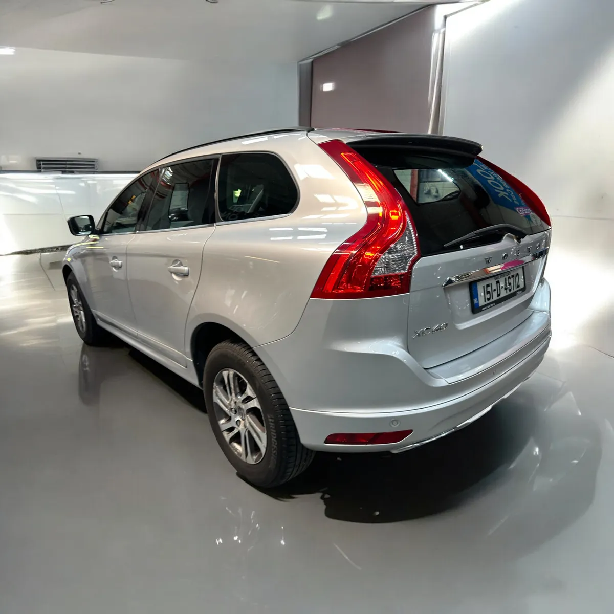 Volvo XC60 D4 (181hp) FWD SE 2.0 sold - Image 4