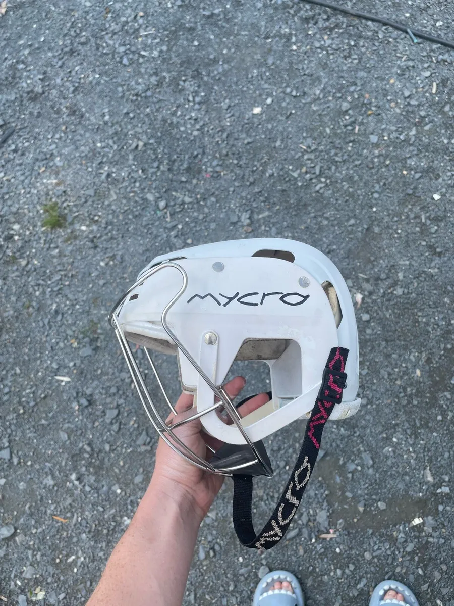 Hurling helmet - Image 2