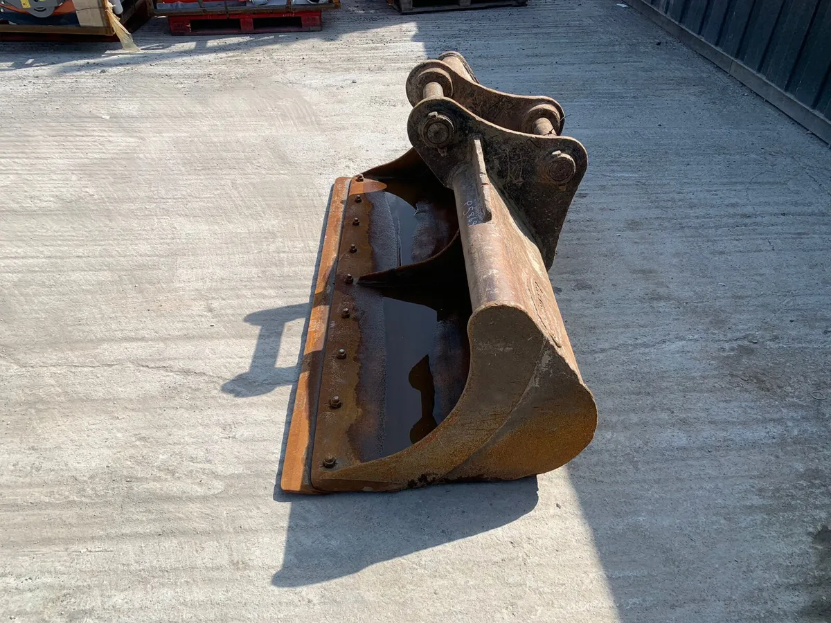 13T Grading Bucket with 65mm pins - Image 1