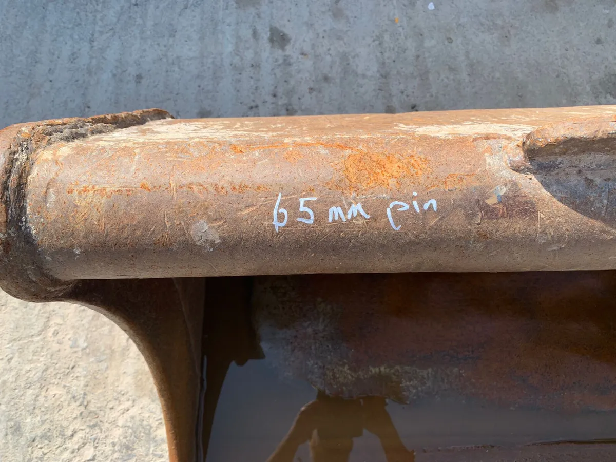13T Grading Bucket with 65mm pins - Image 3