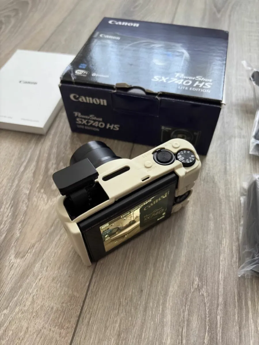 Canon SX740 HS - Image 2