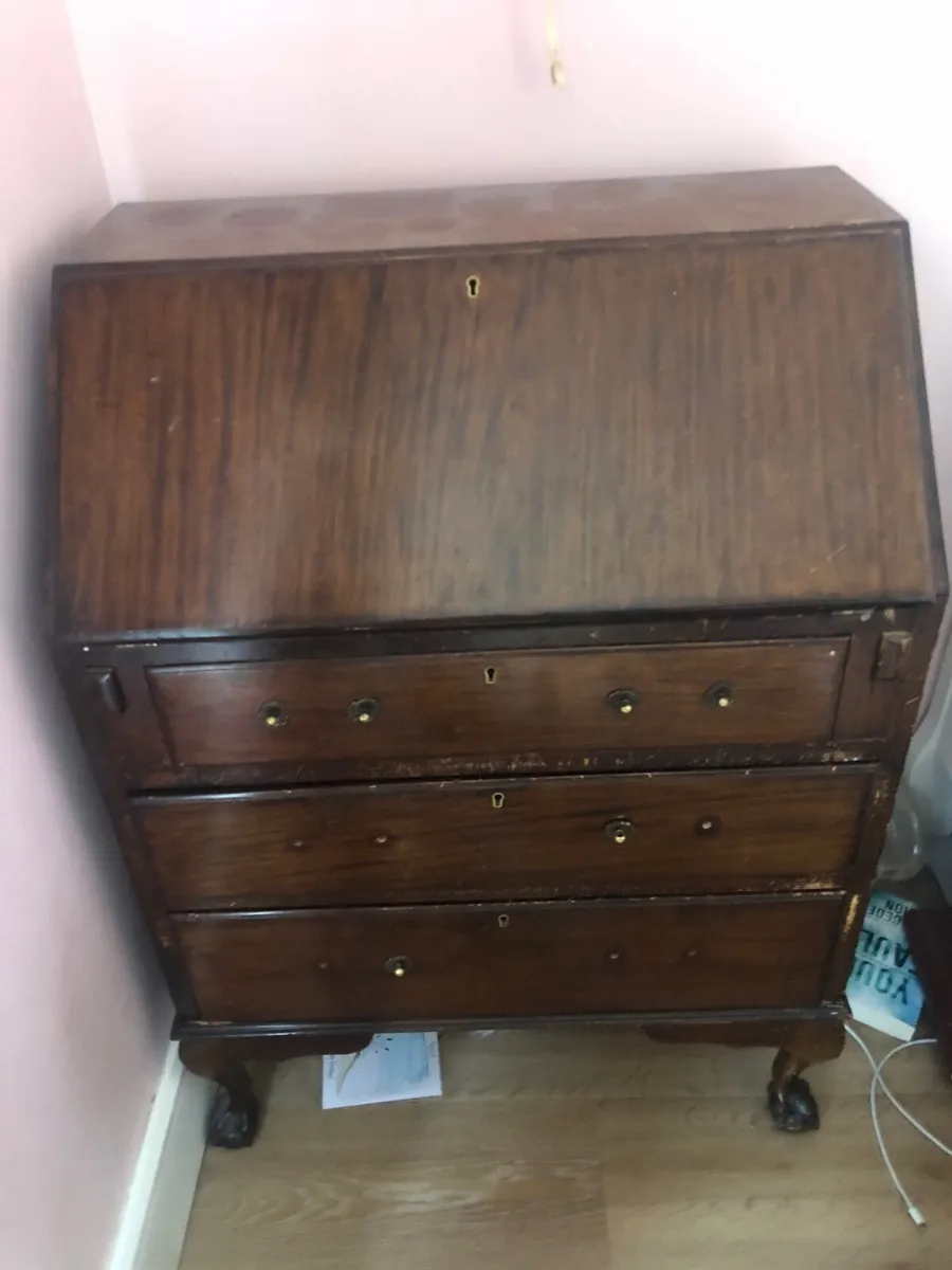 Bureau  desk