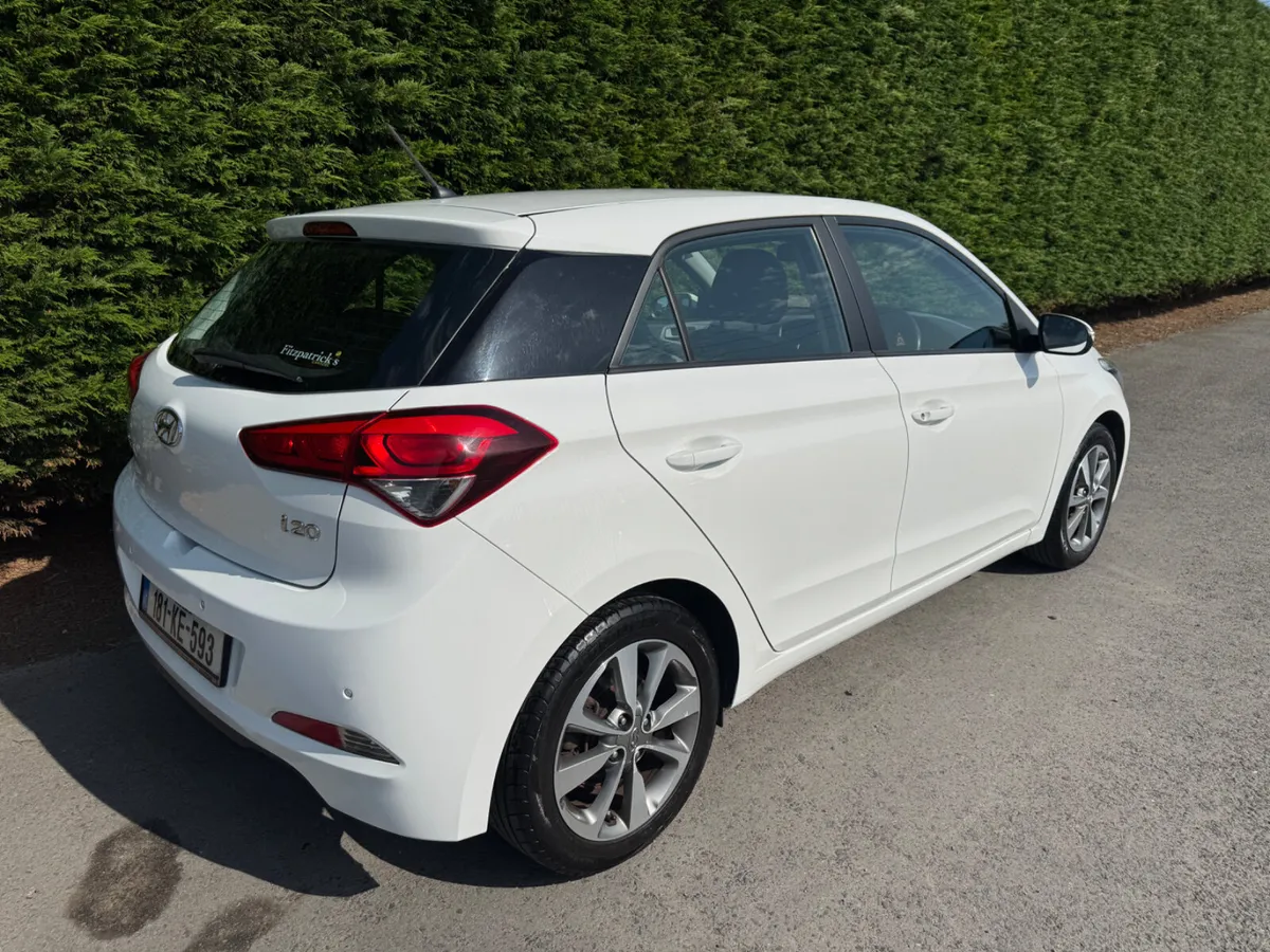 Hyundai i20 2018 1.2 DELUXE 1 OWNER FSH - Image 4