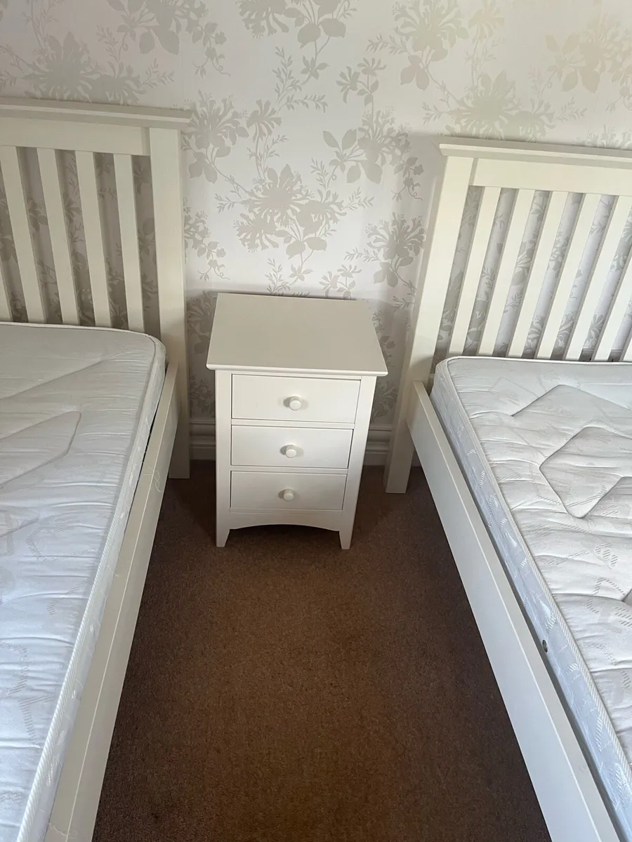 Single Beds x 2, mattresses and locker - Image 2