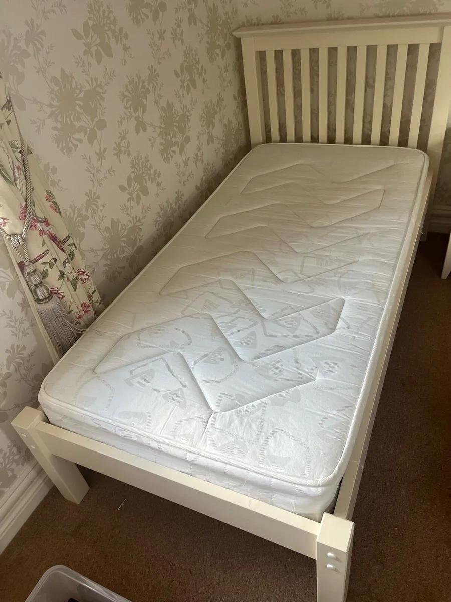 Single Beds x 2, mattresses and locker - Image 3