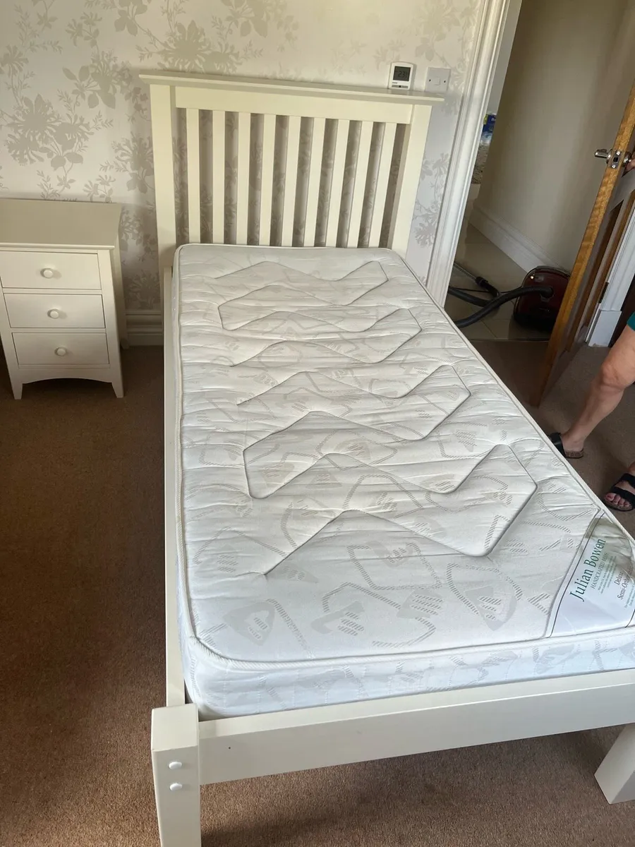 Single Beds x 2, mattresses and locker - Image 4