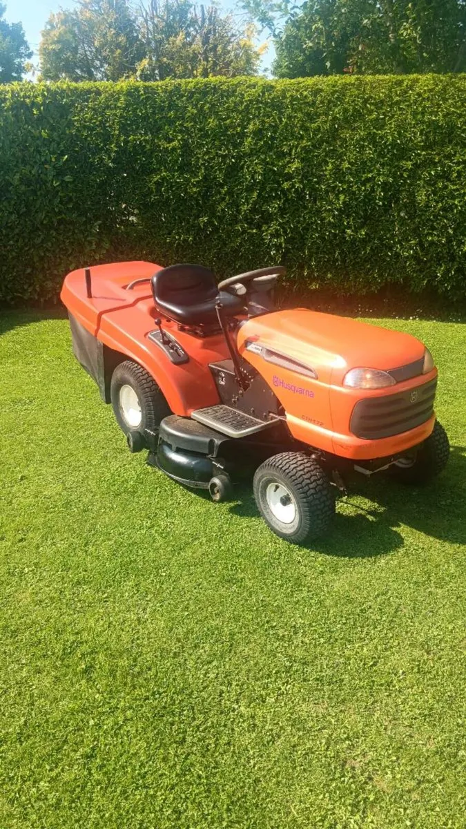 Husqvarna hydrostatic 16.5 hp Briggs & Stratton - Image 1