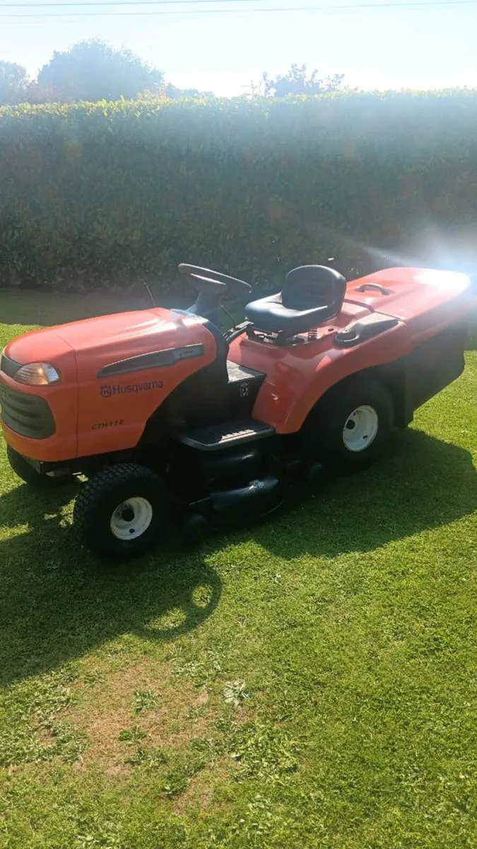 Husqvarna hydrostatic 16.5 hp Briggs & Stratton - Image 2