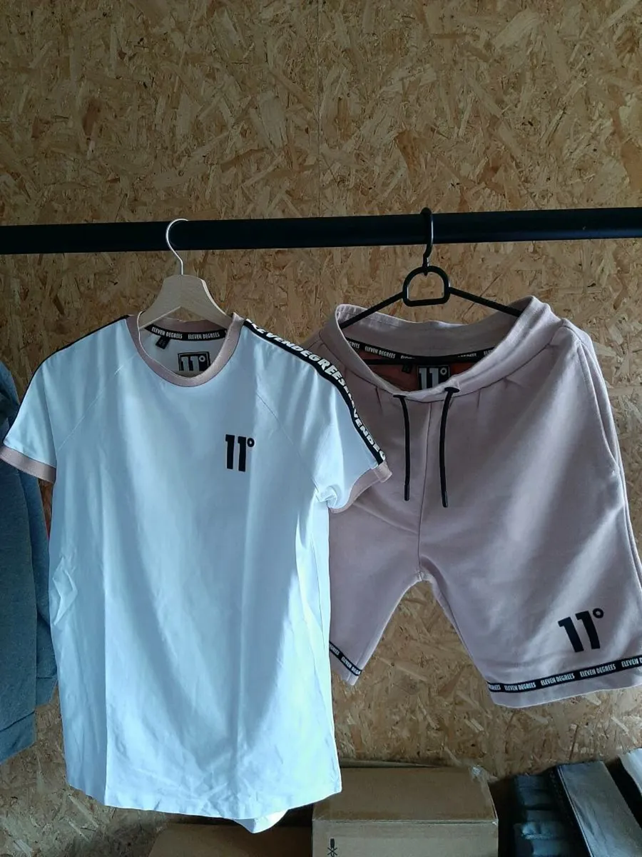 Young men's clothing - Image 1
