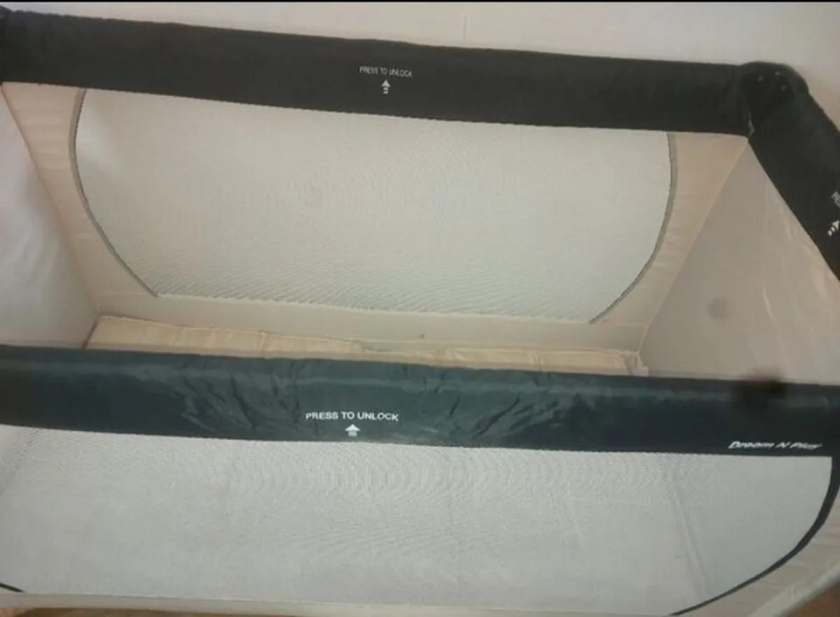 Travel cot - Image 3