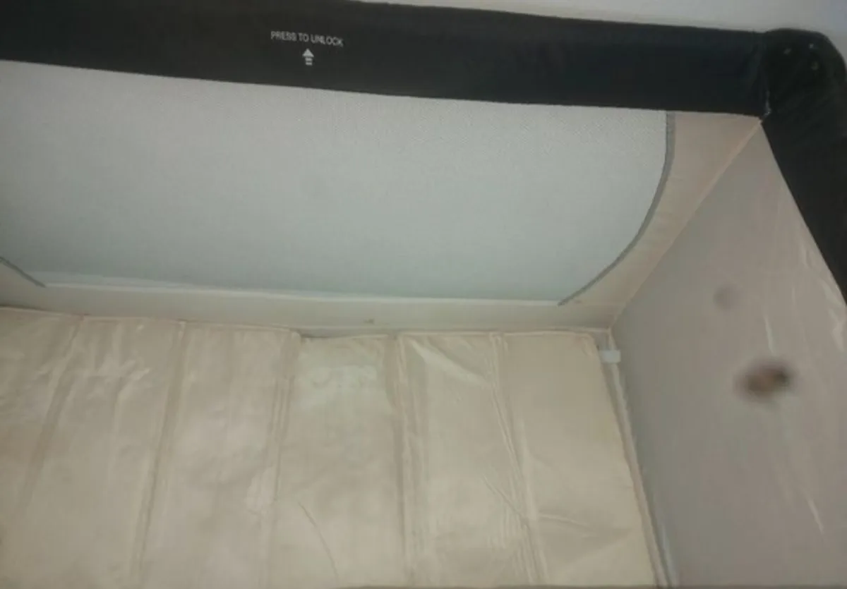 Travel cot - Image 4