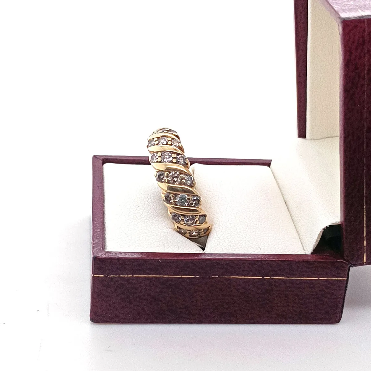 14 K yellow gold & diamond Estate Ring Band - Image 2