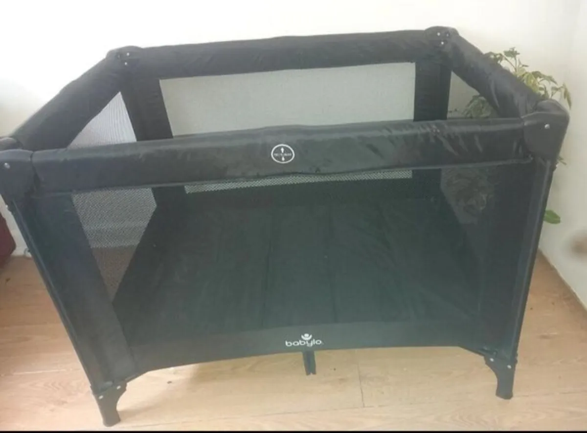 Travel cot - Image 1