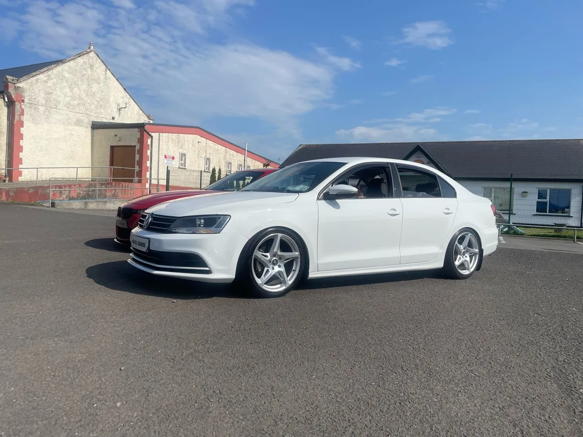 Volkswagen Jetta 2.0TDI Bluemotion - Image 2