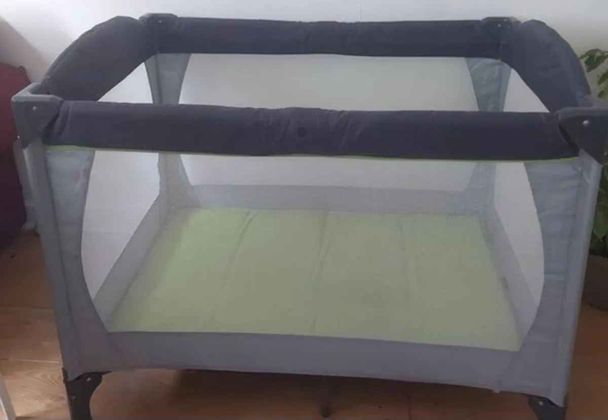 Travel cot - Image 1