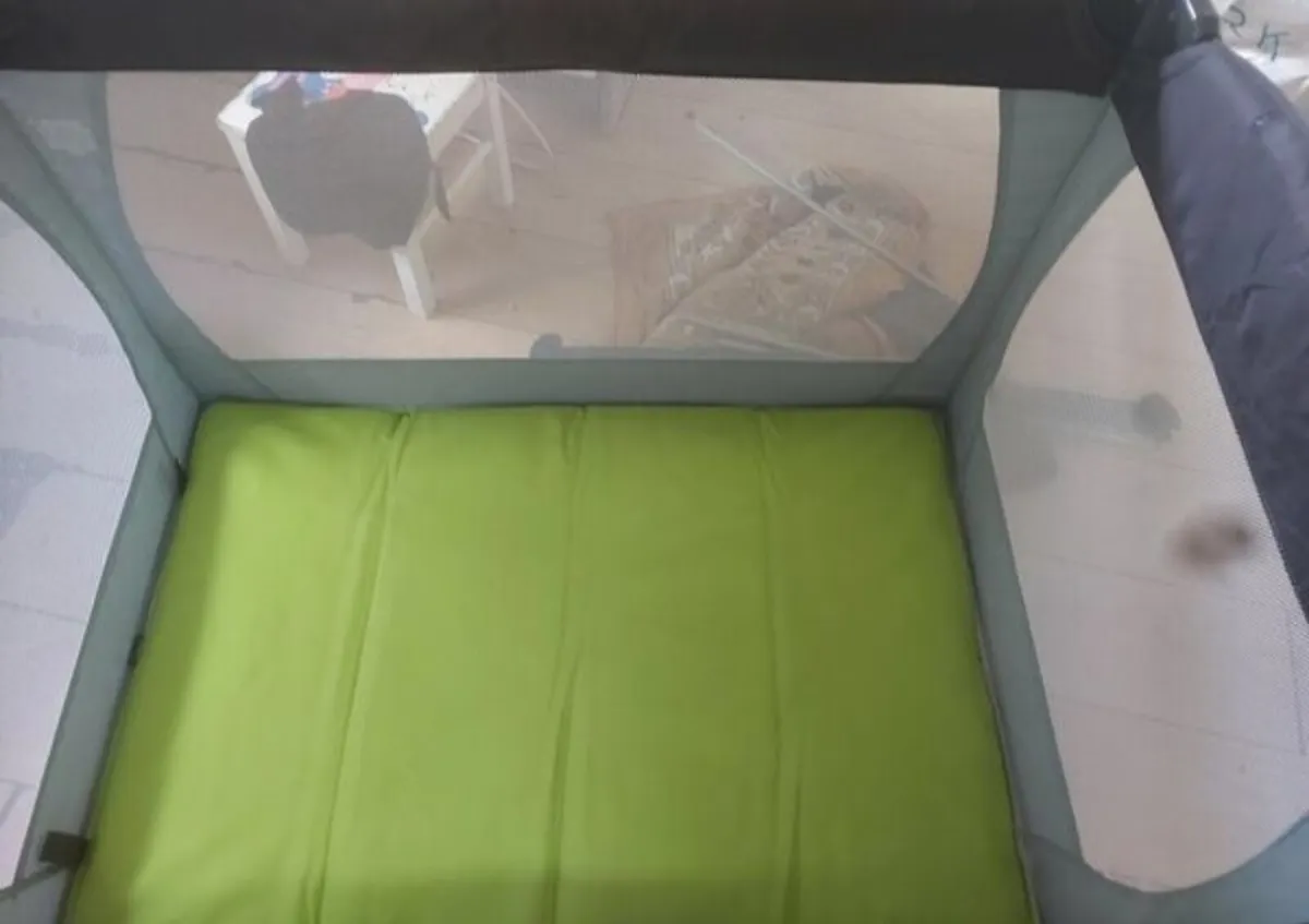 Travel cot - Image 2
