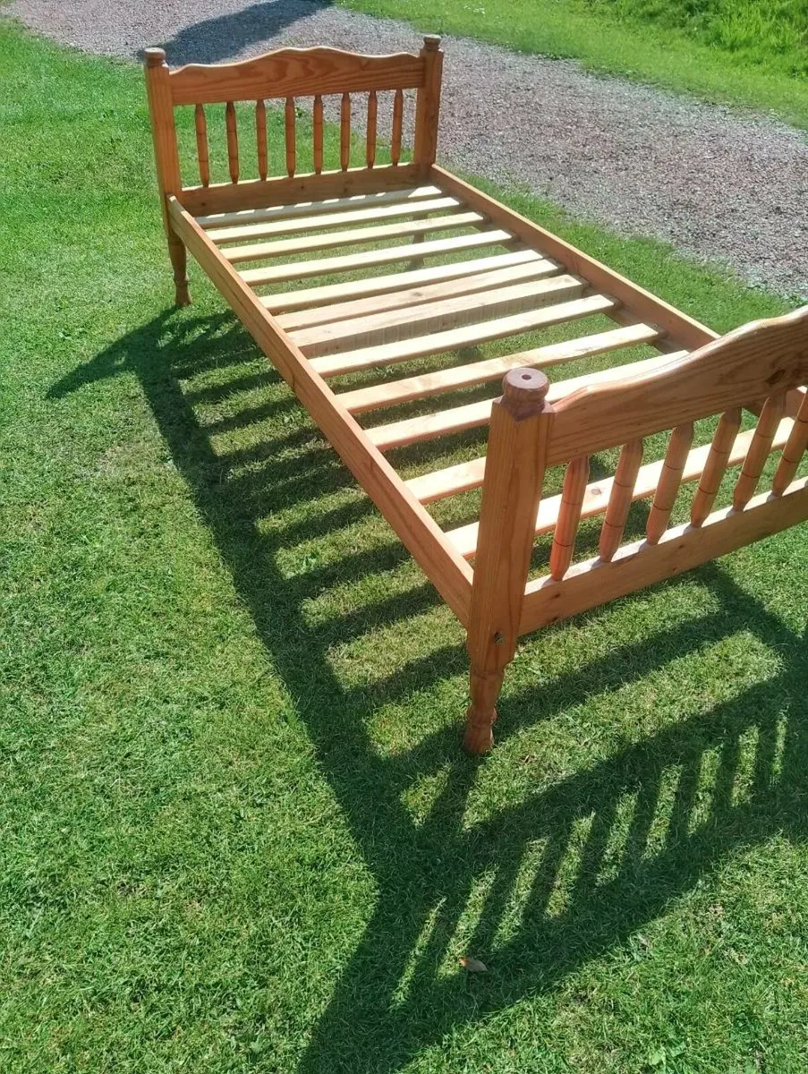 Single bed - Image 2