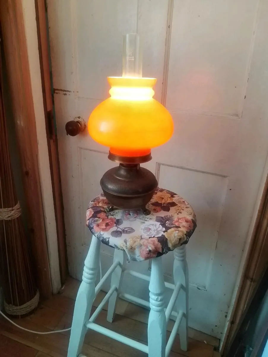 Gorgeous oil lamp style light - Image 1