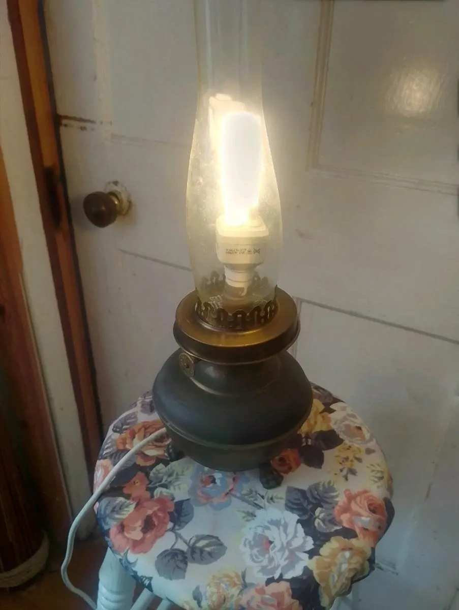 Gorgeous oil lamp style light - Image 3