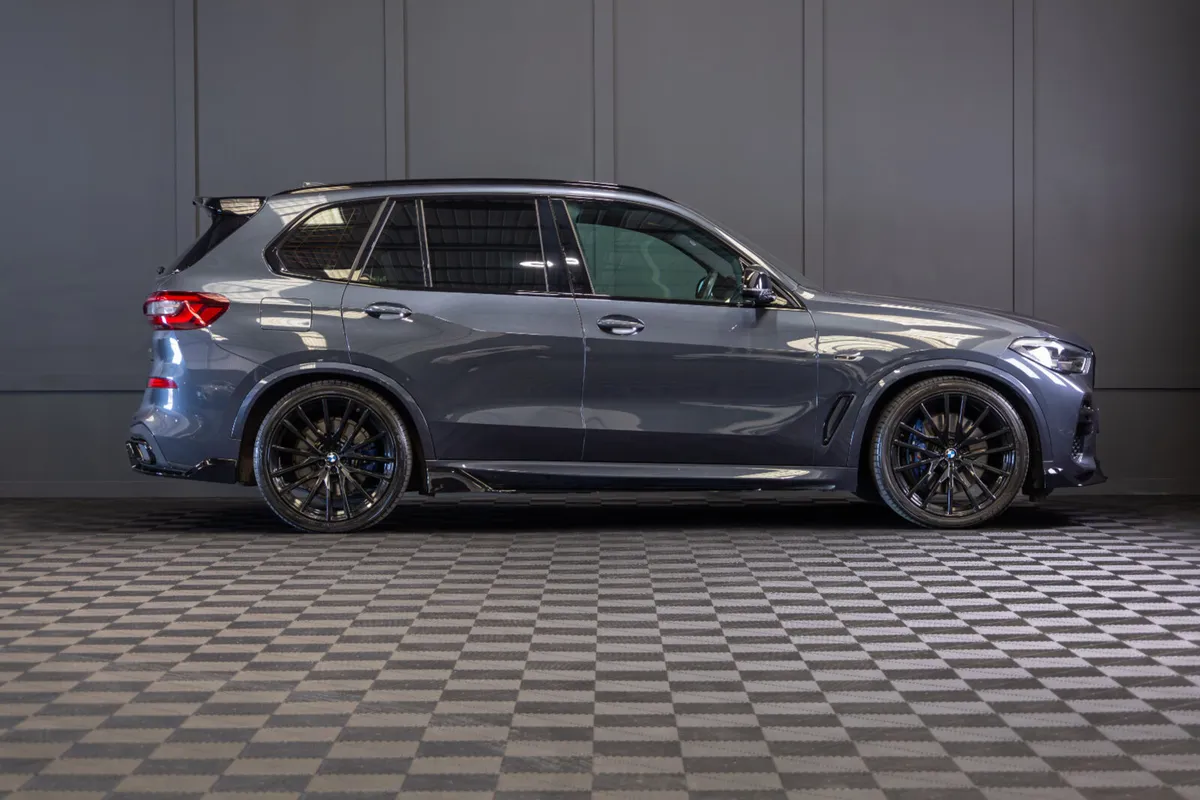 2022 BMW X5 X-Drive 45e M-Sport - Image 2