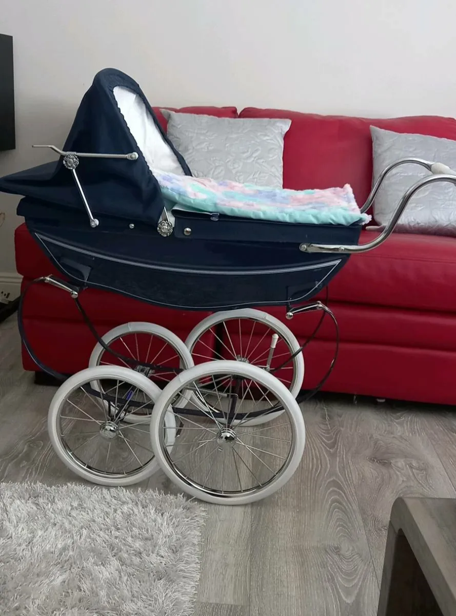 Silver cross pram - Image 1