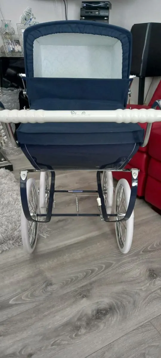 Silver cross pram - Image 2