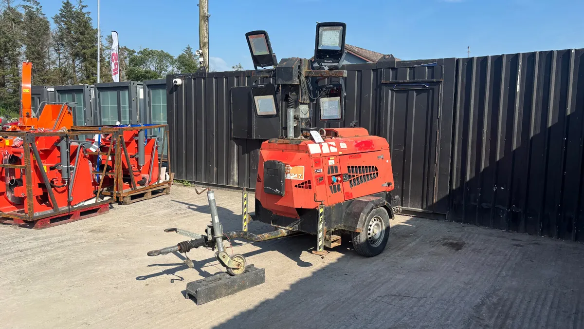 Tower Light with Kubota 3cyc Engine 8kVA Generator - Image 3