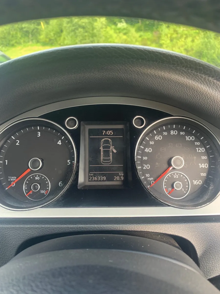 Volkswagen Passat 2009 - Image 4