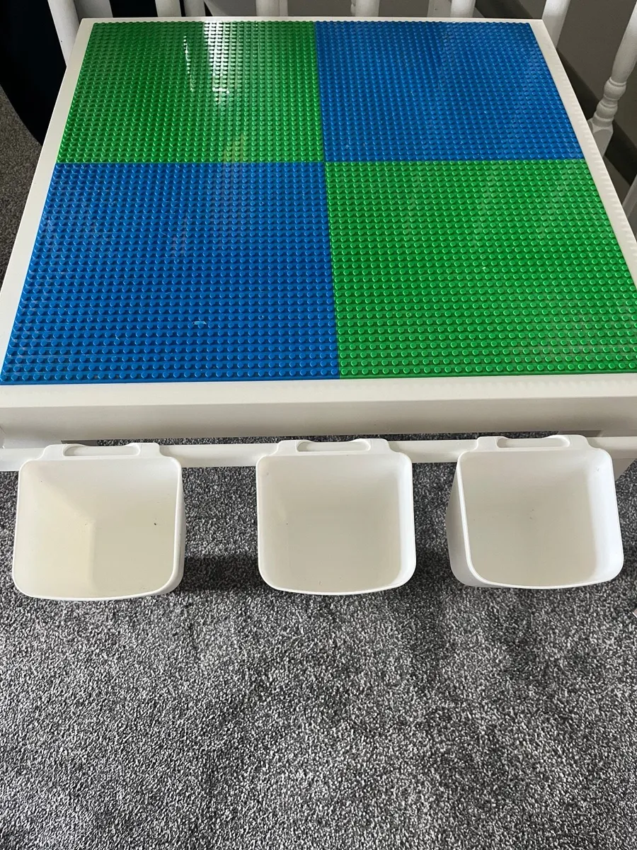 Lego table - Image 1
