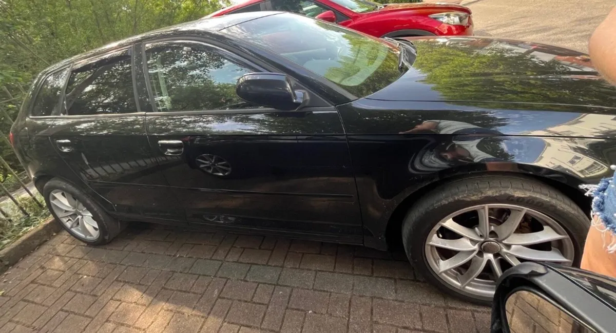Audi 2010 - Image 3