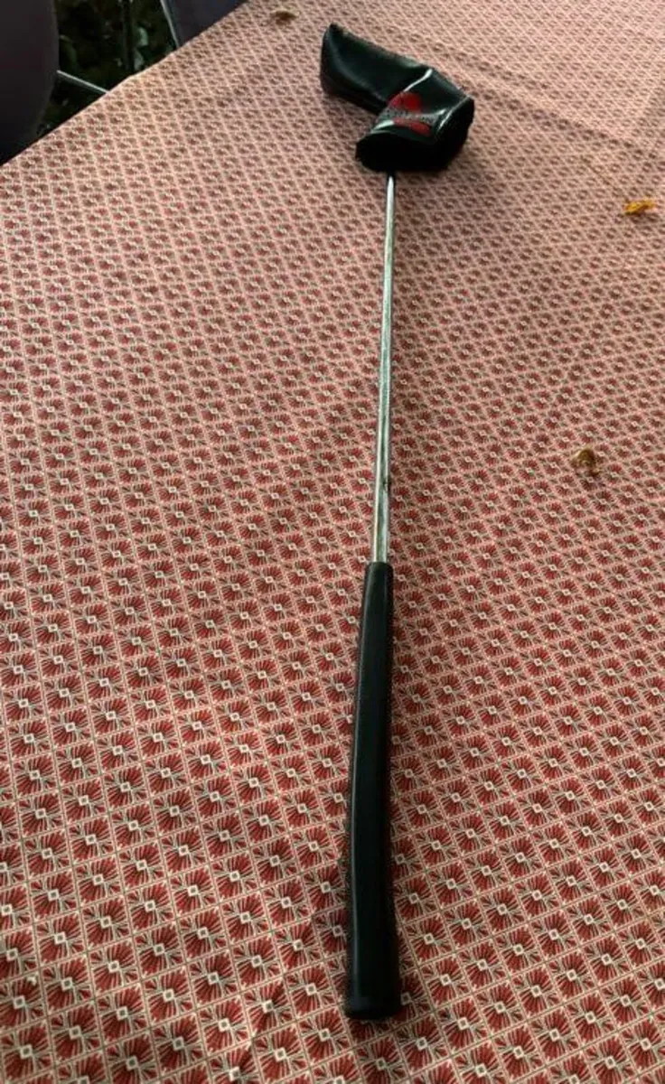 Scotty Cameron Black Newport 2 Select Notchback - Image 4